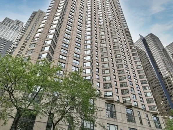 401 E Ontario St APT 2210, Chicago, IL 60611