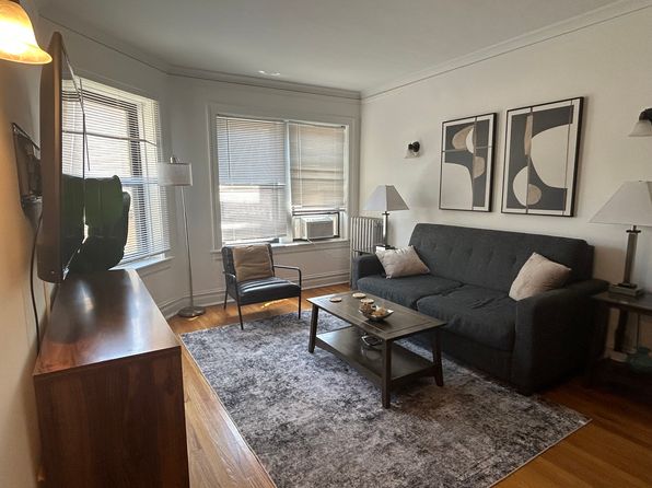 1909-13 W Larchmont Ave #11-1B
