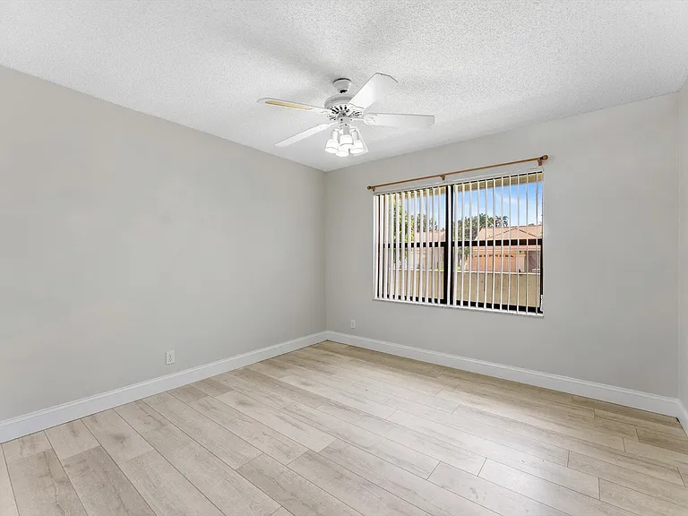 5809 Sun Pointe Cir — Photo 22