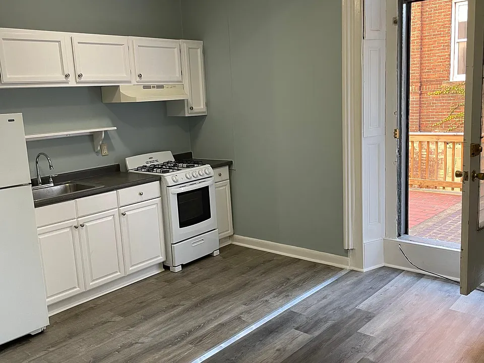 1406 Eutaw Pl #8