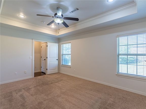 5th image of 208 Cowans St