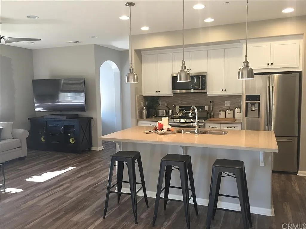 3 bed, 1750 sqft, $2,500 — Photo 3