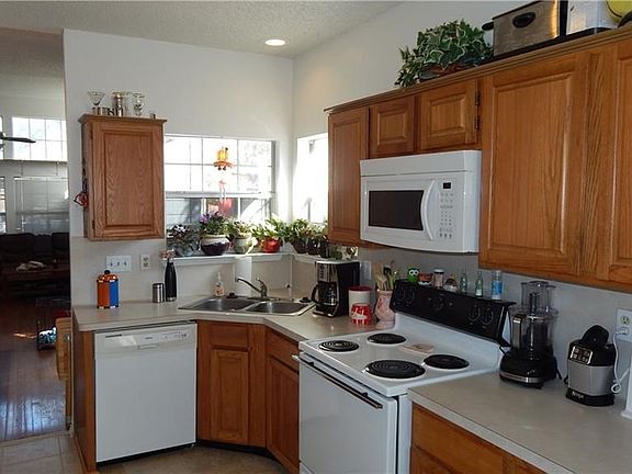 4th image of 1008 Silver Spruce Dr