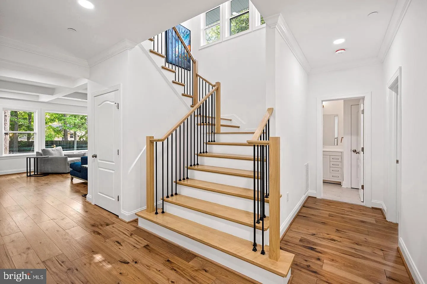 4 bed, 3.0 bath, 3398 sqft, $5,450 — Photo 4