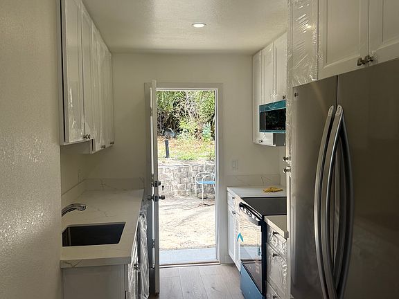 2nd image of 3967 College Ave #3967