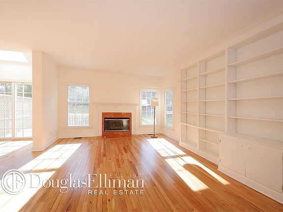 5th image of 16 Cardinal Ct