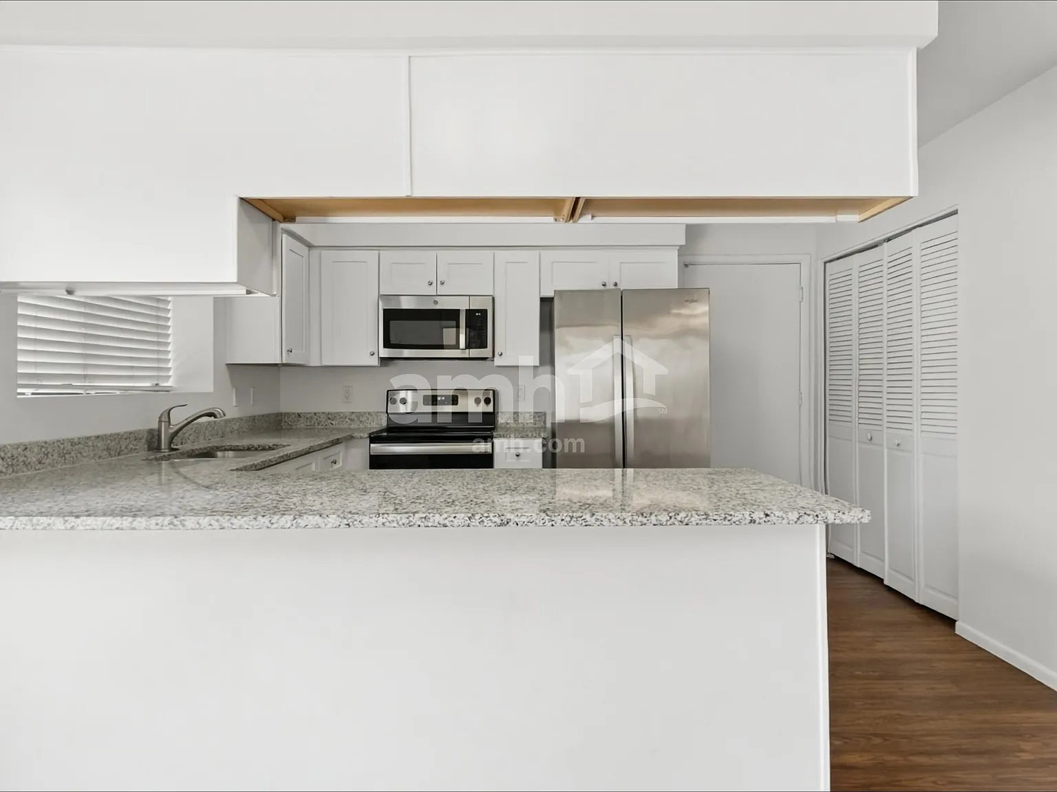 3 bed, 2.5 bath, 1707 sqft, $2,390 — Photo 4