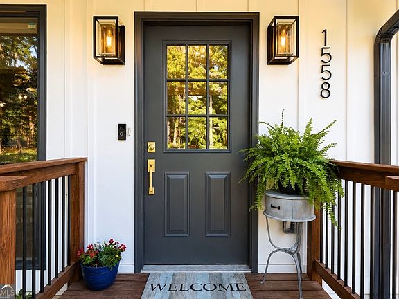 4th image of 1558 Alverado Way