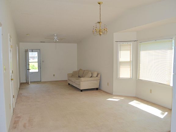 5th image of 202 Lakeside Dr
