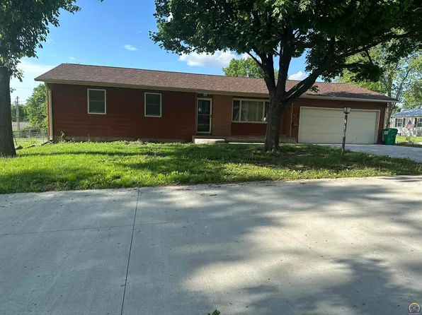 400 Minnehaha St, Hiawatha, KS 66434