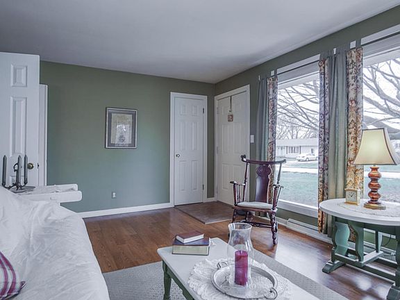 4th image of 272 Cypress Ave