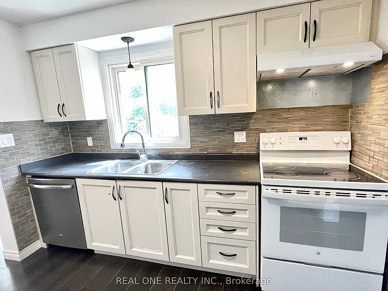 19 Blair Cres — Photo 15