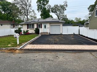 43 10th St, Ronkonkoma, NY 11779