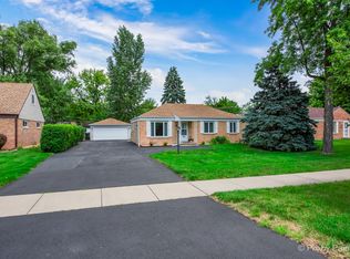 408 W Kensington Rd, Mount Prospect, IL 60056