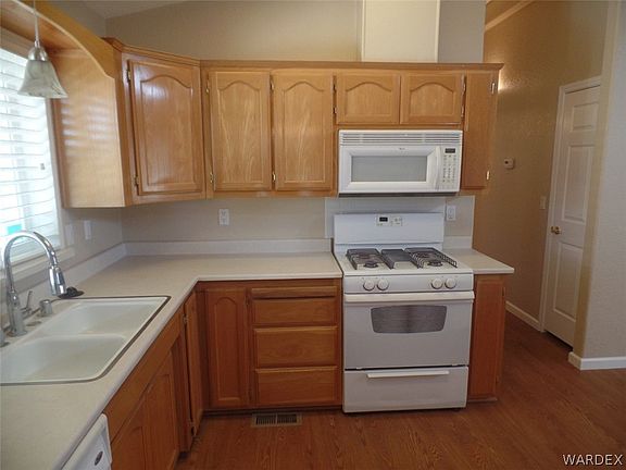 4th image of 772 Desert Crest