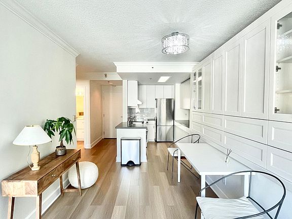 5th image of 240 Lombard St APT 437