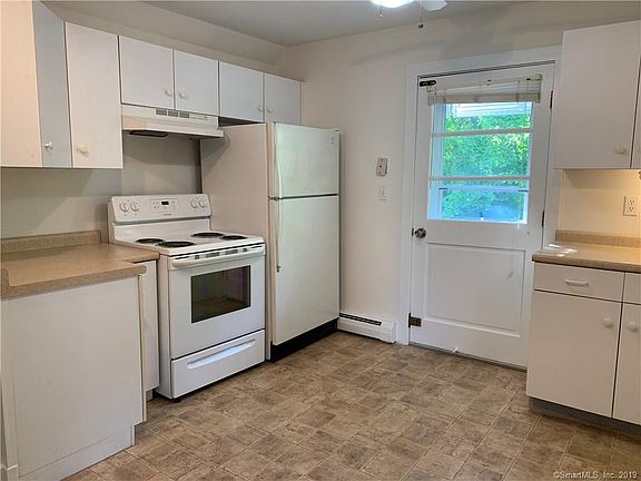 4th image of 28 Bradley Ave #2