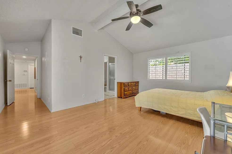 3 bed, 1882 sqft, $1,000 — Photo 2