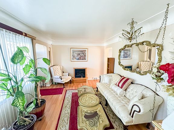 4th image of 16318 Elberta Ave