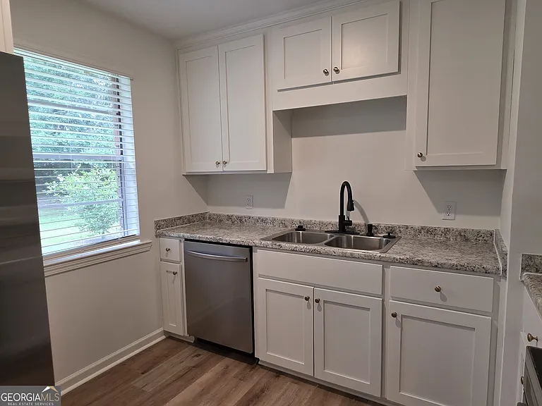 205 Whitehall Ave — Photo 10