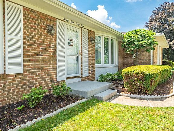 5th image of 9843 Shalemar Dr NW