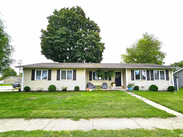 102 W 4th St, Pleasant Plains, IL 62677