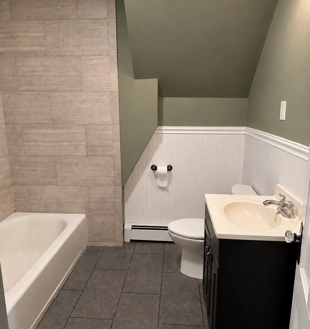 3 bed, 1100 sqft, $2,100 — Photo 4