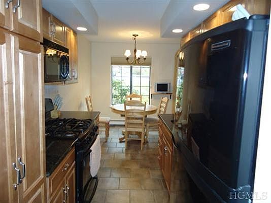 3rd image of 35 Foxwood Cir #35