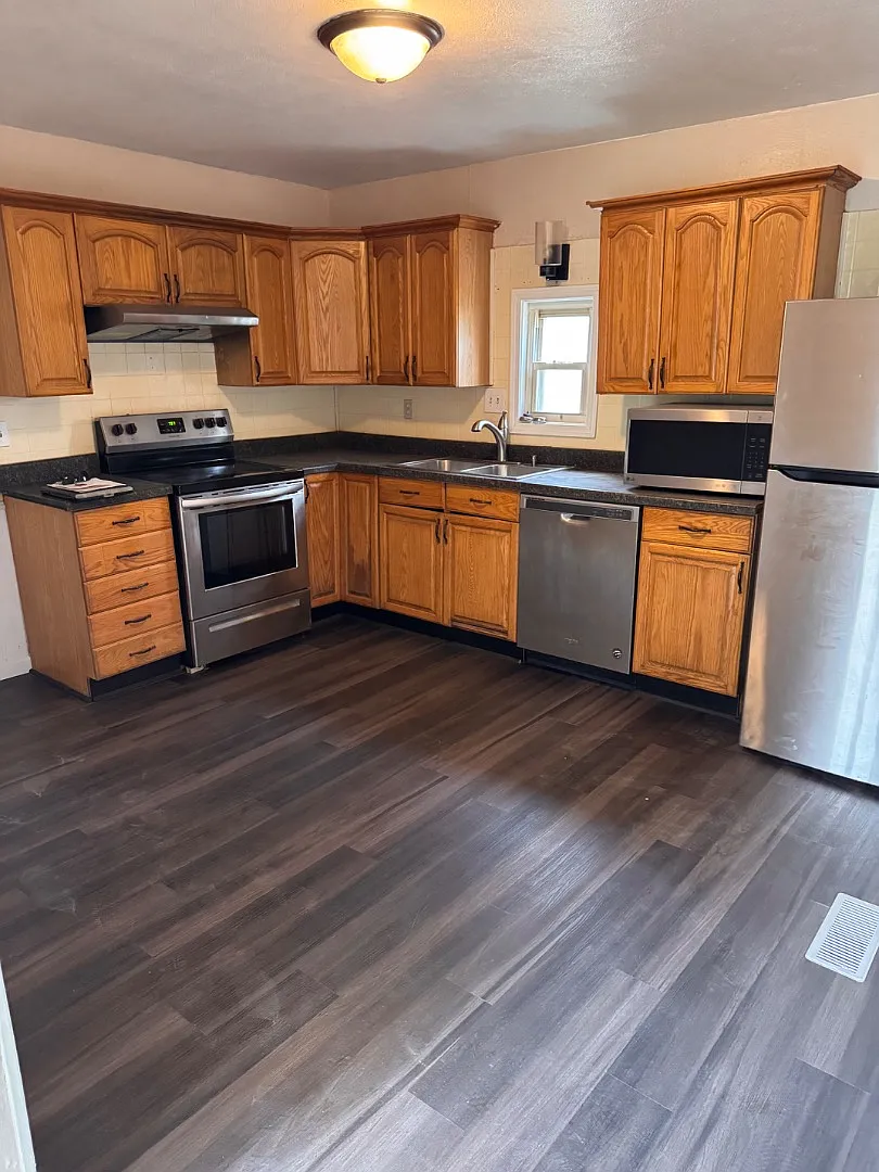 1305 Davis St — Photo 2