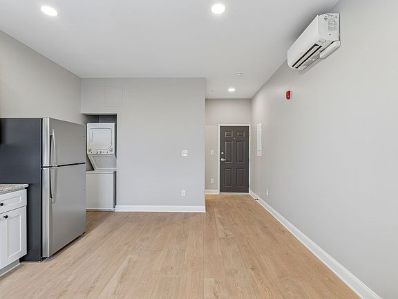 4th image of 119 Main St #302