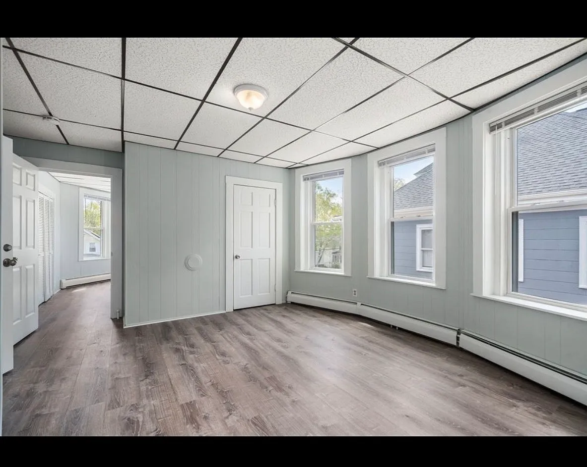 2 bed, 1100 sqft, $2,300 — Photo 2