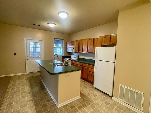 5th image of 104 E Walworth Ave Unit 302