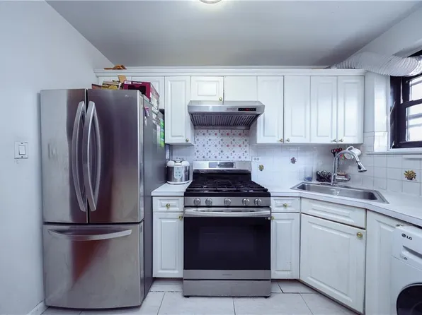 2705 Kings Highway image 2 of 17