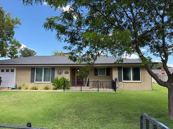 1909 Oak Ave, Dalhart, TX 79022