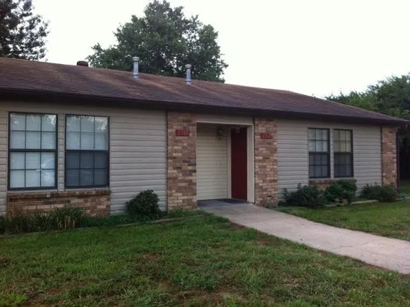 2312 W Meadow Dr, Rogers, AR 72756