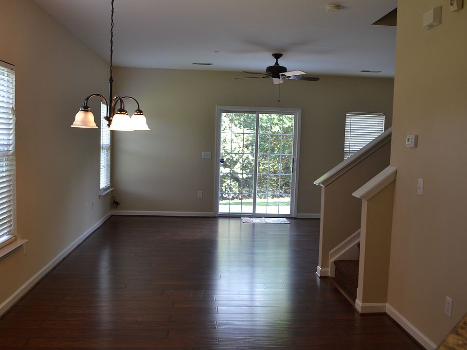 Laminate Floors throughout