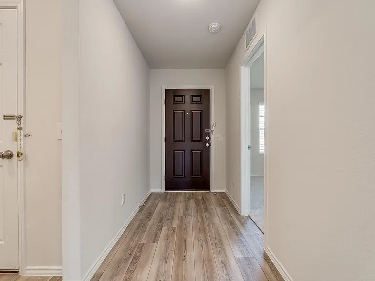 1201 Viscount St — Photo 15