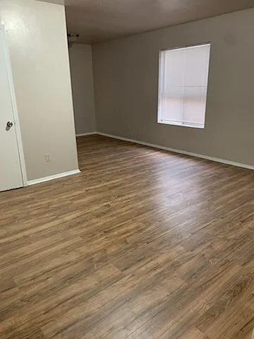 2 bed, 3156 sqft, $1,000 — Photo 2
