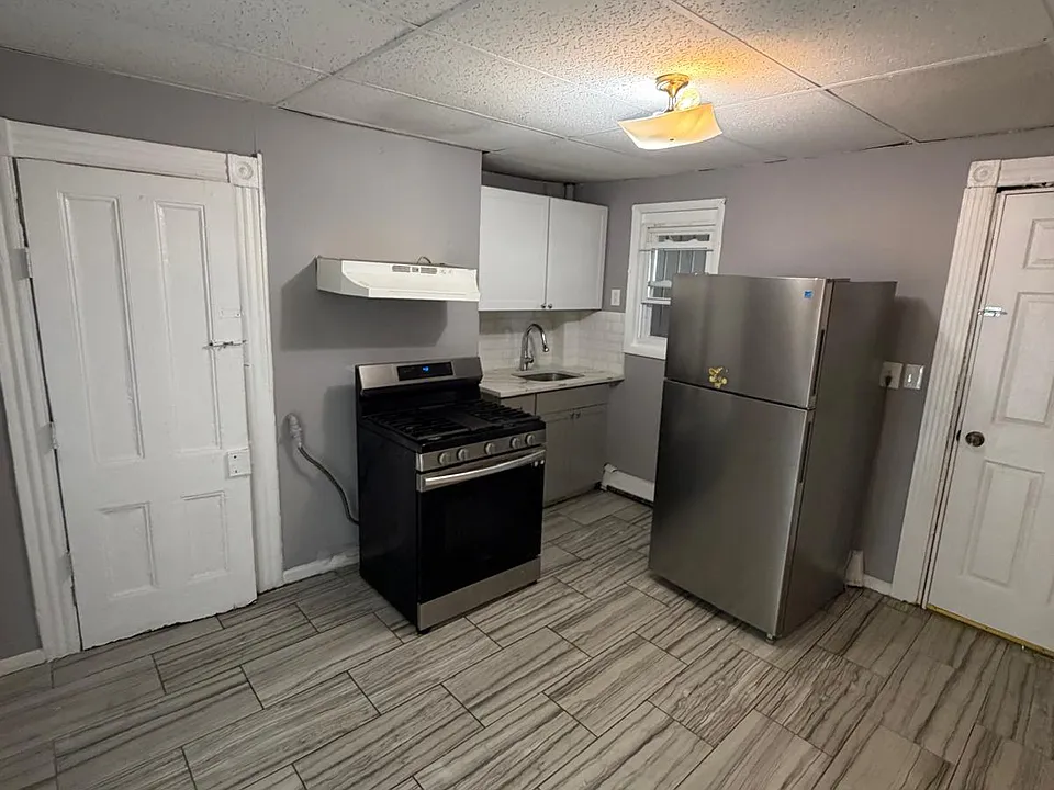 219 Magnolia Ave #3L