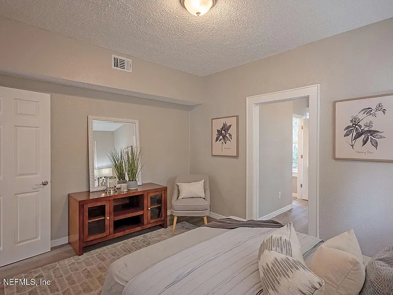 325 Alder St — Photo 5