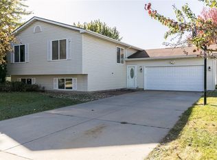 3302 King Dr SW, Cedar Rapids, IA 52404