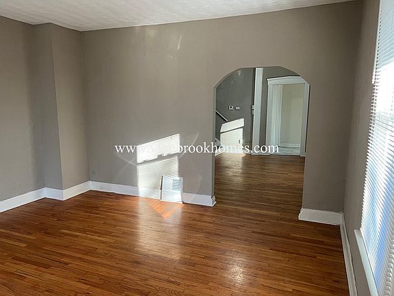 3rd image of 7035 Melrose Ave