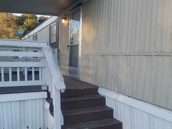 2nd image of 4831 Surveyor St