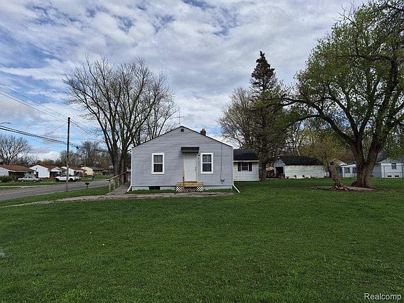 3rd image of 1233 W Coldwater Rd
