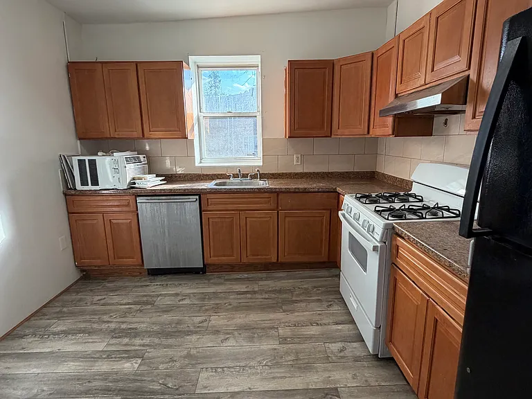 1734 Belfield Ave — Photo 4
