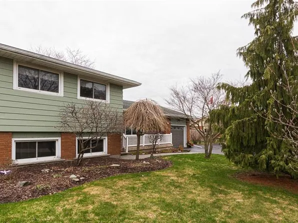 1 Heather Ct, Welland, ON L3C 4P6