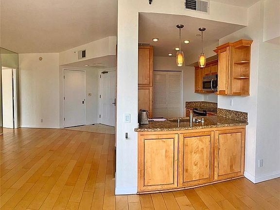 5th image of 850 E Ocean Blvd Unit 1110