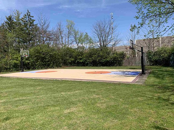 3rd image of 6857 Marmont Ct