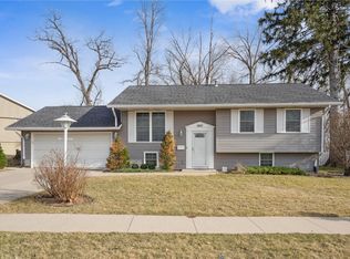 1501 Yuma Dr NW, Cedar Rapids, IA 52405