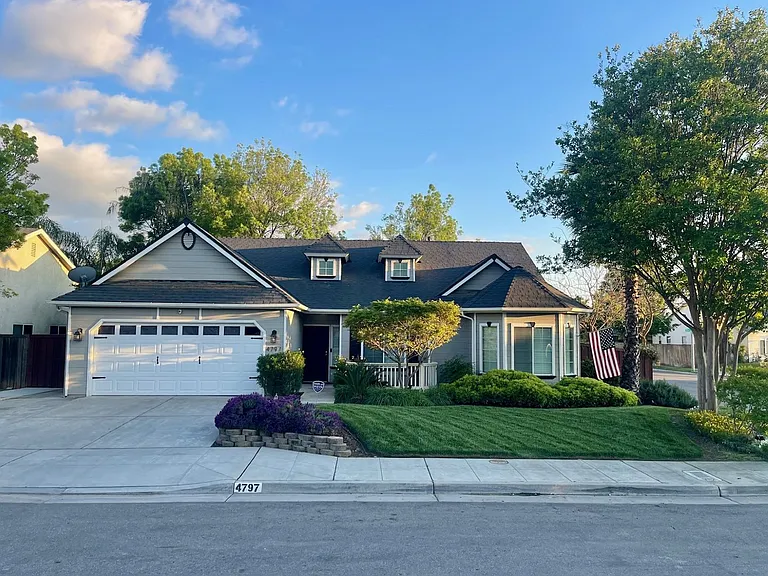 4797 W Oswego Ave — Photo 1